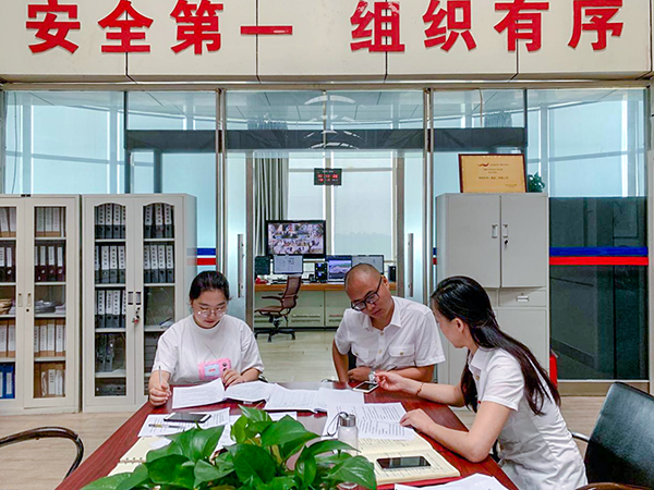 6月20日，運(yùn)行指揮中心協(xié)同各保障單位組織開展了2019年大面積航班延誤應(yīng)急處置演練。.png